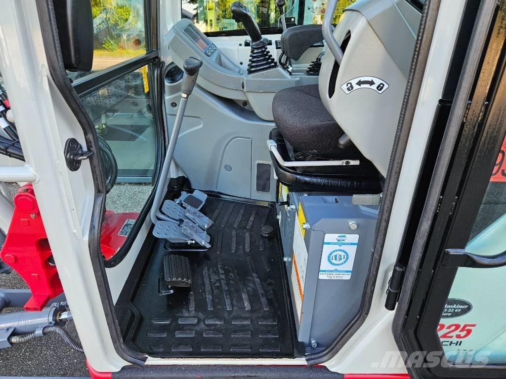 Takeuchi TB 225 소형 굴삭기 7톤 미만