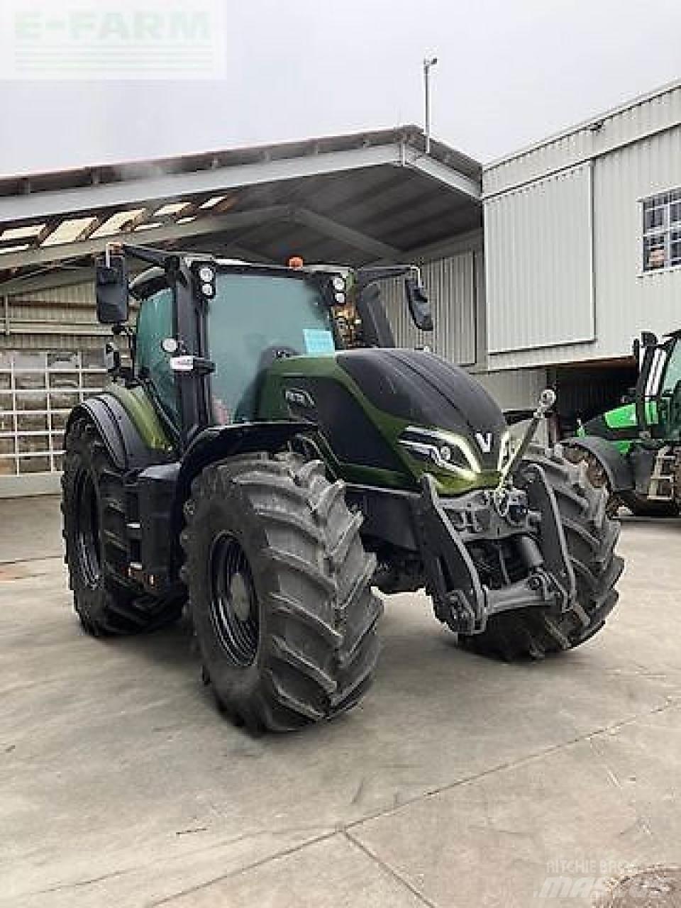 Valtra q305 트랙터