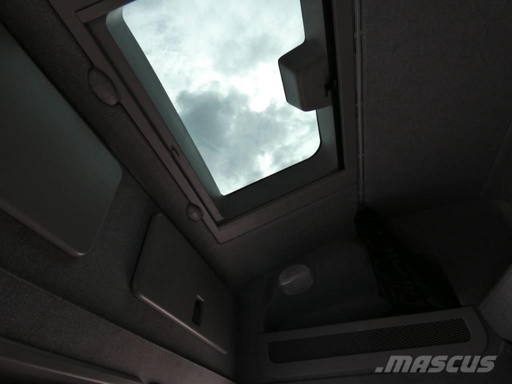 Iveco 180E 28 탑차 트럭