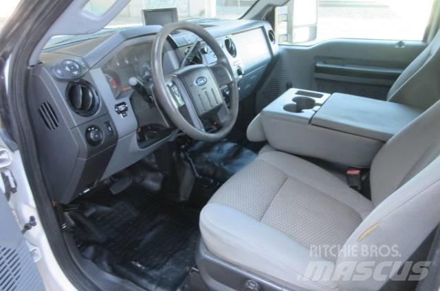 Ford F 550 트럭 탑재 고소작업대
