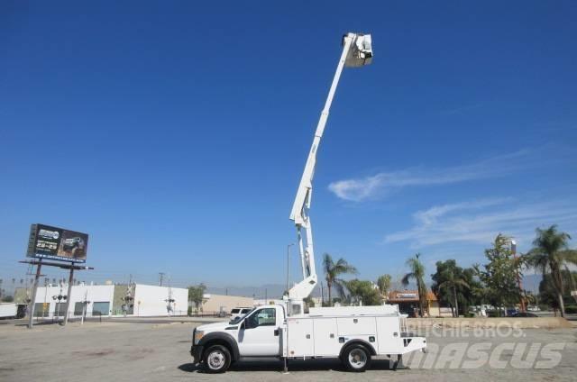 Ford F 550 트럭 탑재 고소작업대