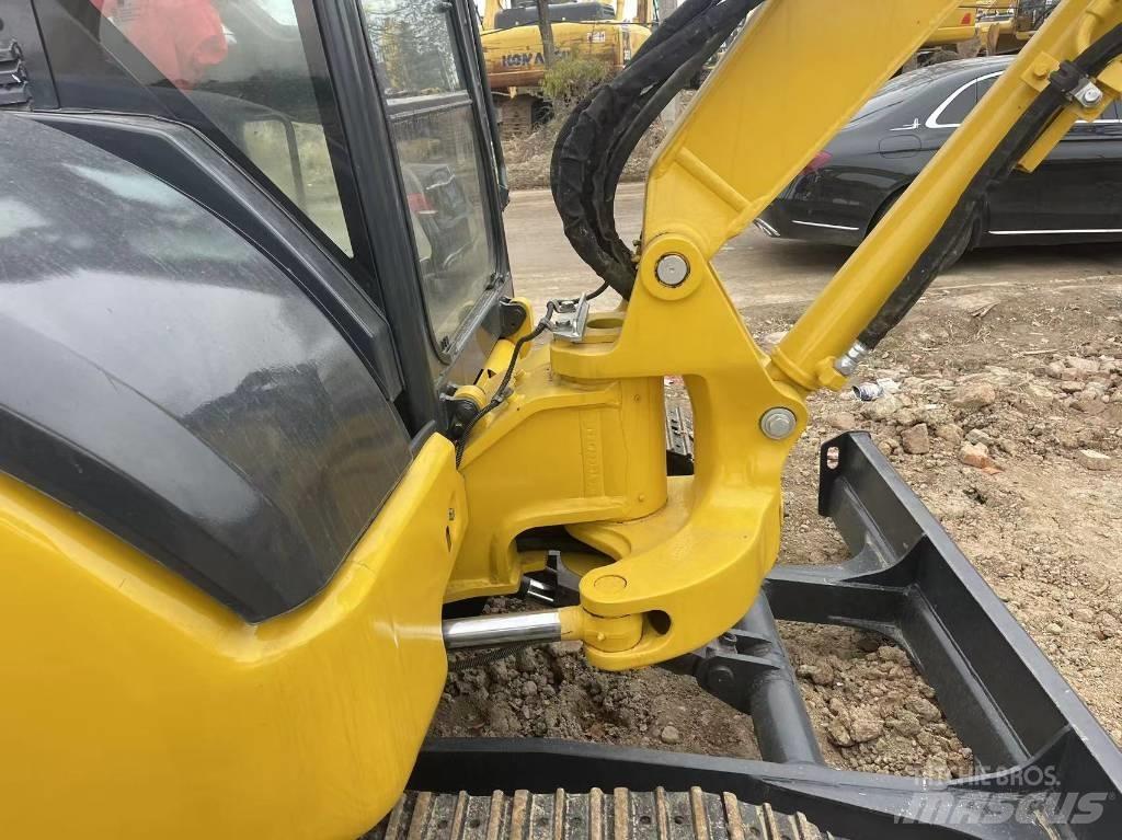Komatsu PC 40MR 소형 굴삭기 7톤 미만