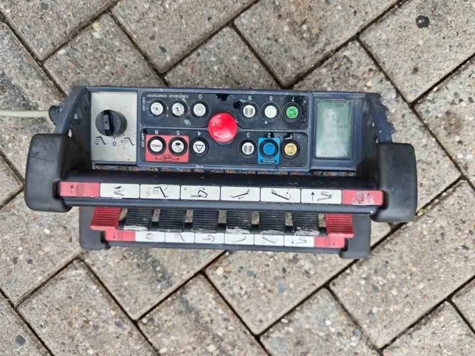 JLG X20JP 관절형 전동이동 리프트