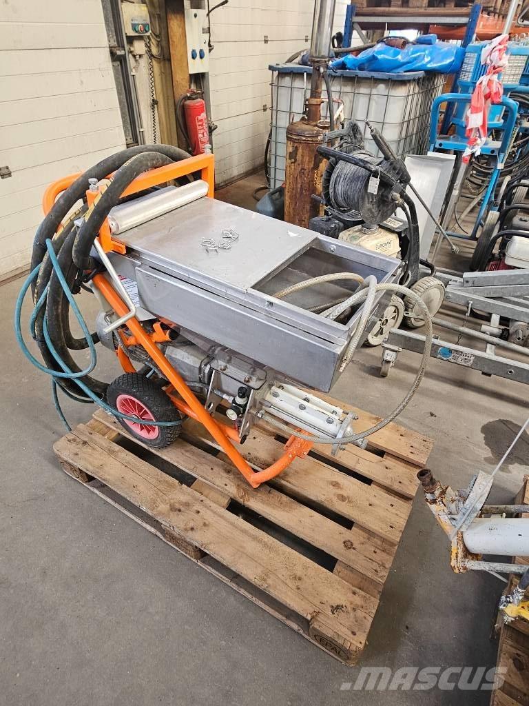  La tyrolienne T152 스크리드 펌프