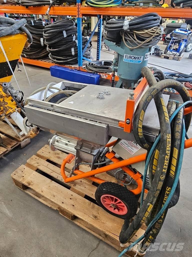  La tyrolienne T152 스크리드 펌프