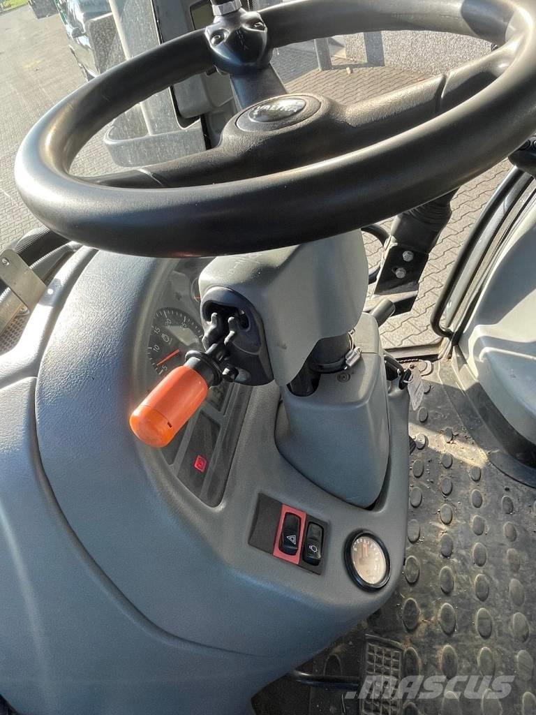 Valtra T151 tractor 트랙터