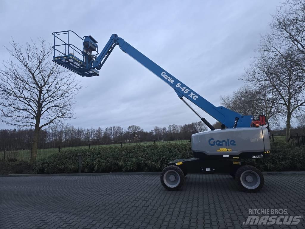 Genie s-45 XC 견인식 전동이동 리프트