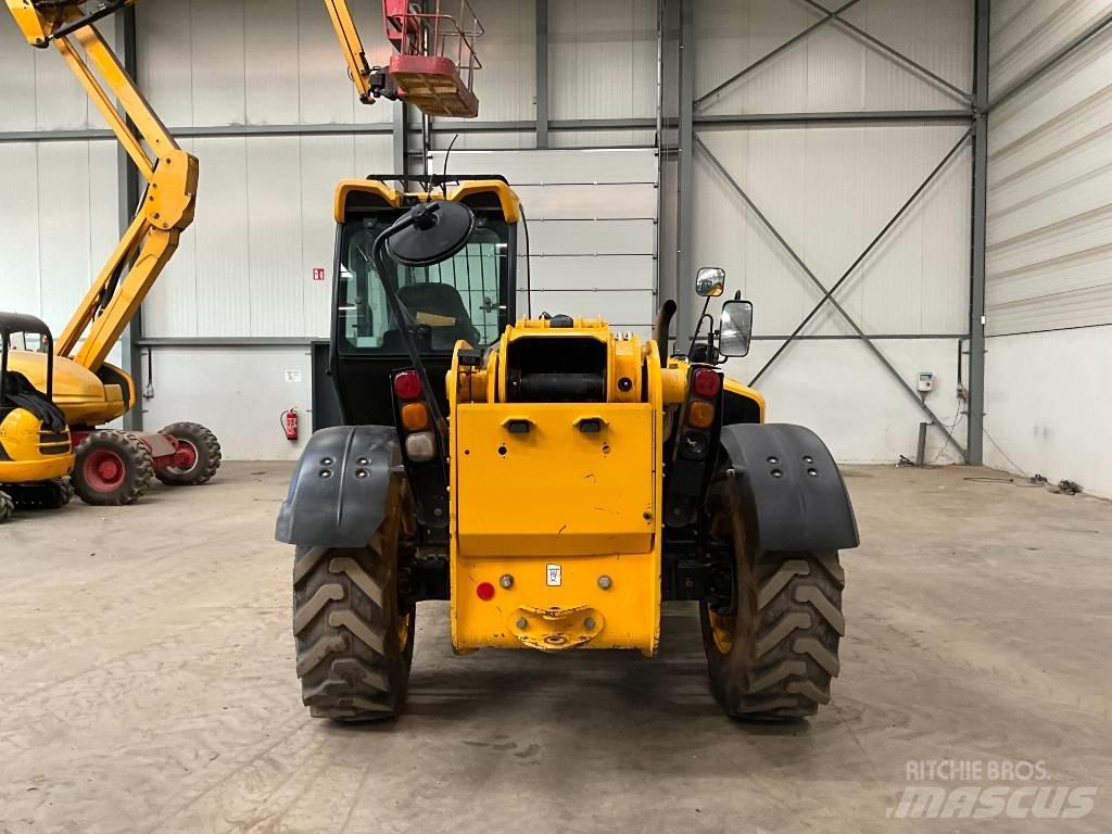 JCB 535-125 텔러 핸들러