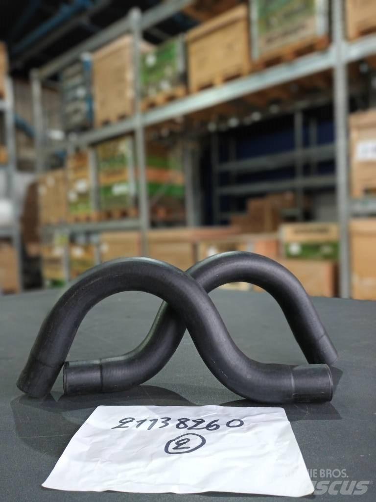 Volvo HOSE 21138260 라디에이터