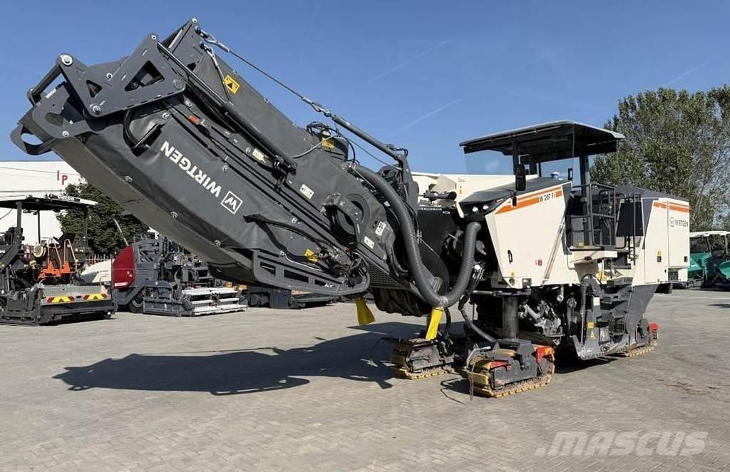 Wirtgen W 207 Fi 아스팔트 콜드 밀링 기계