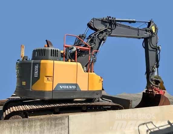 Volvo ECR 235 E 대형 굴삭기 29톤 이상