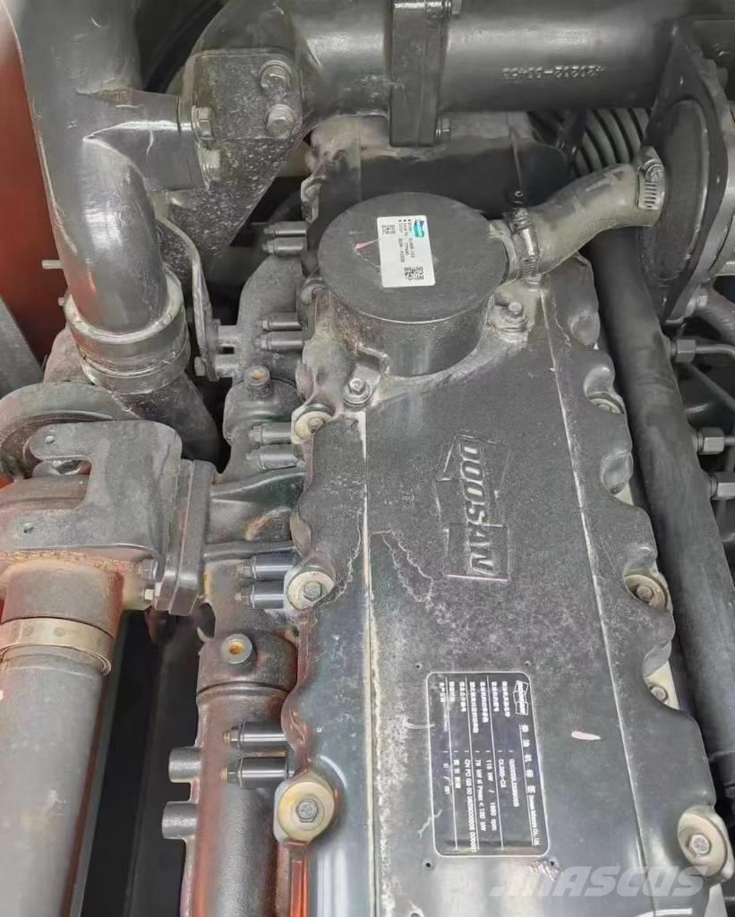 Doosan DX 220 대형 굴삭기 29톤 이상