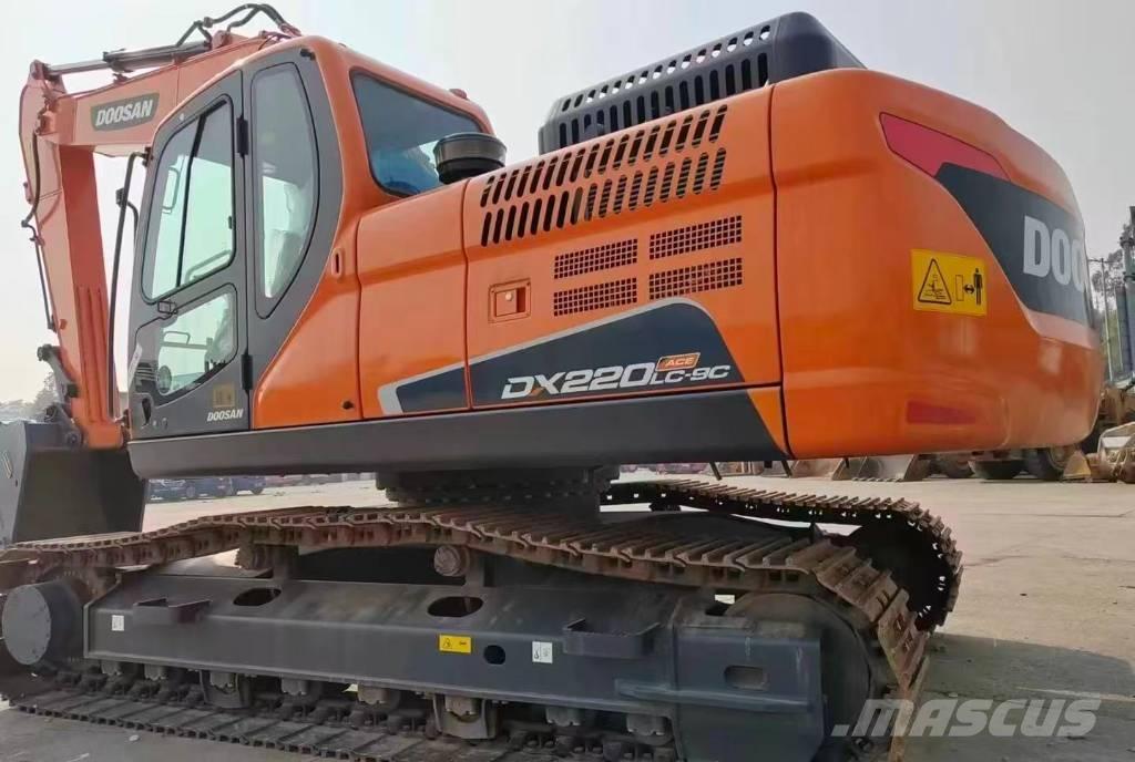 Doosan DX 220 대형 굴삭기 29톤 이상