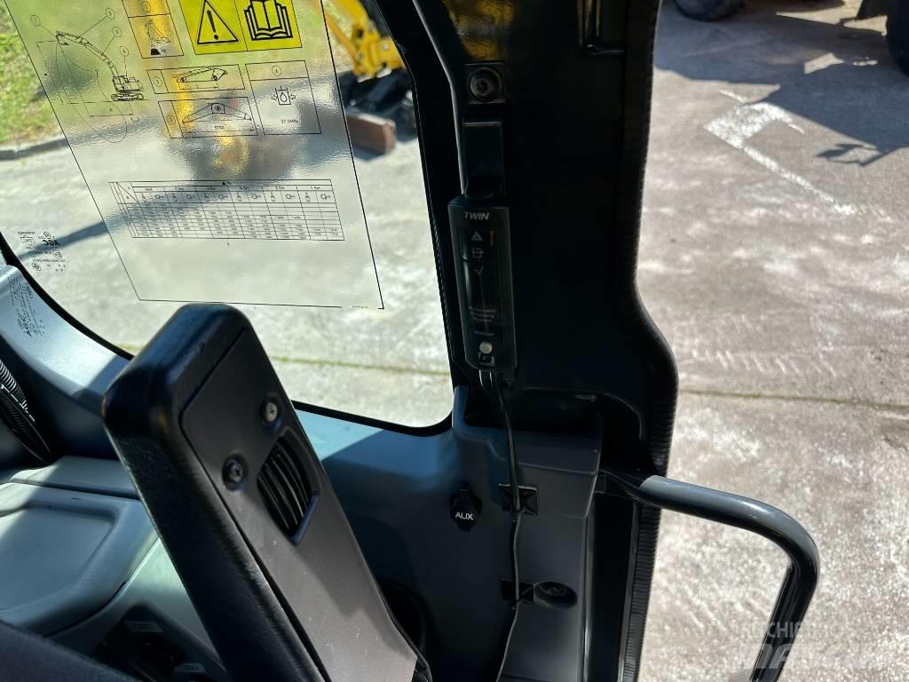 Komatsu PC210LCi-11 대형 굴삭기 29톤 이상