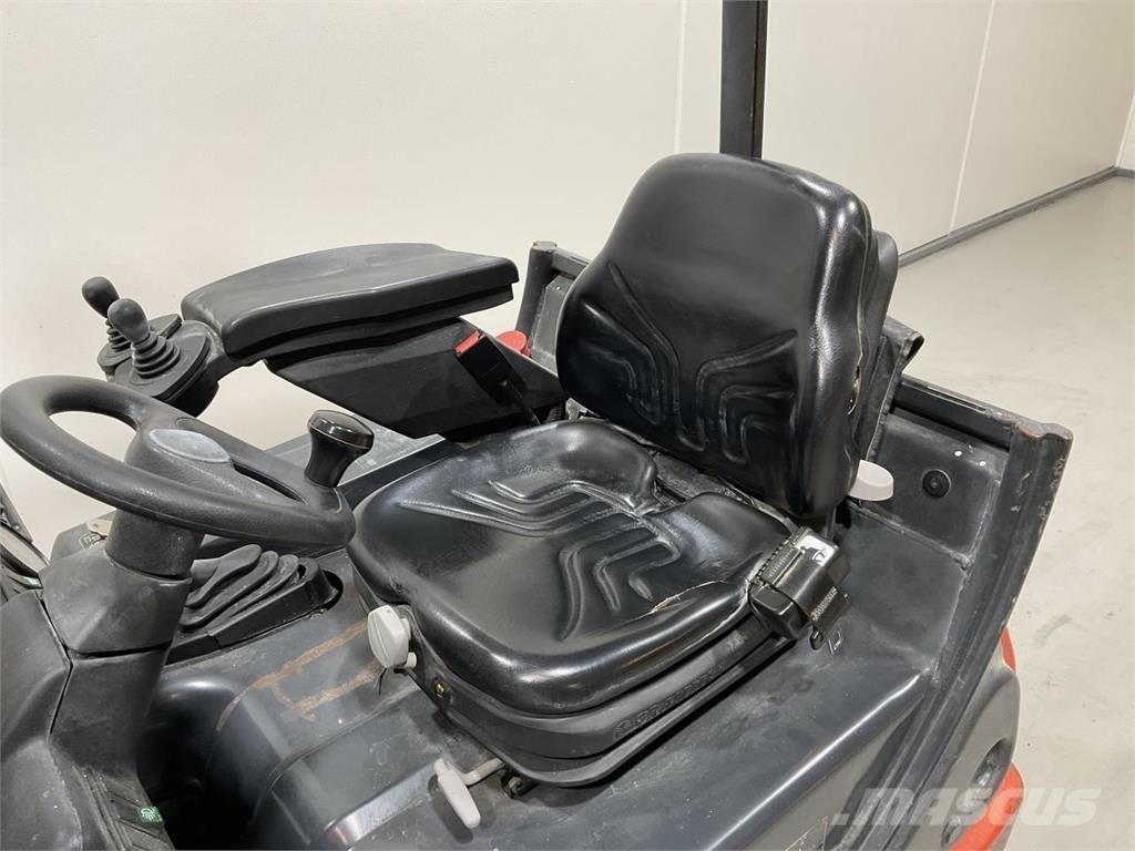 Linde E16C-02 전동 지게차