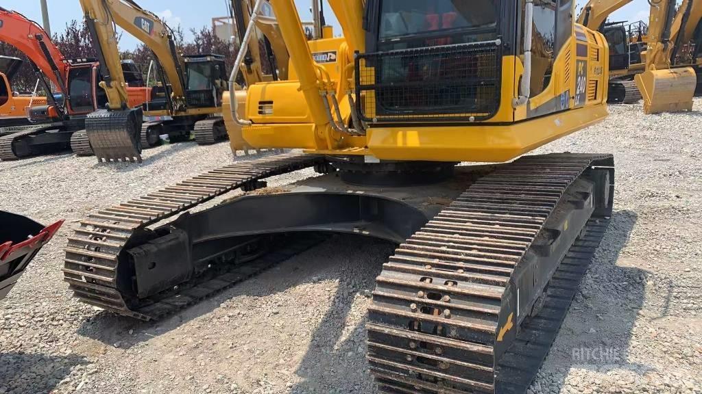 Komatsu PC 240 대형 굴삭기 29톤 이상