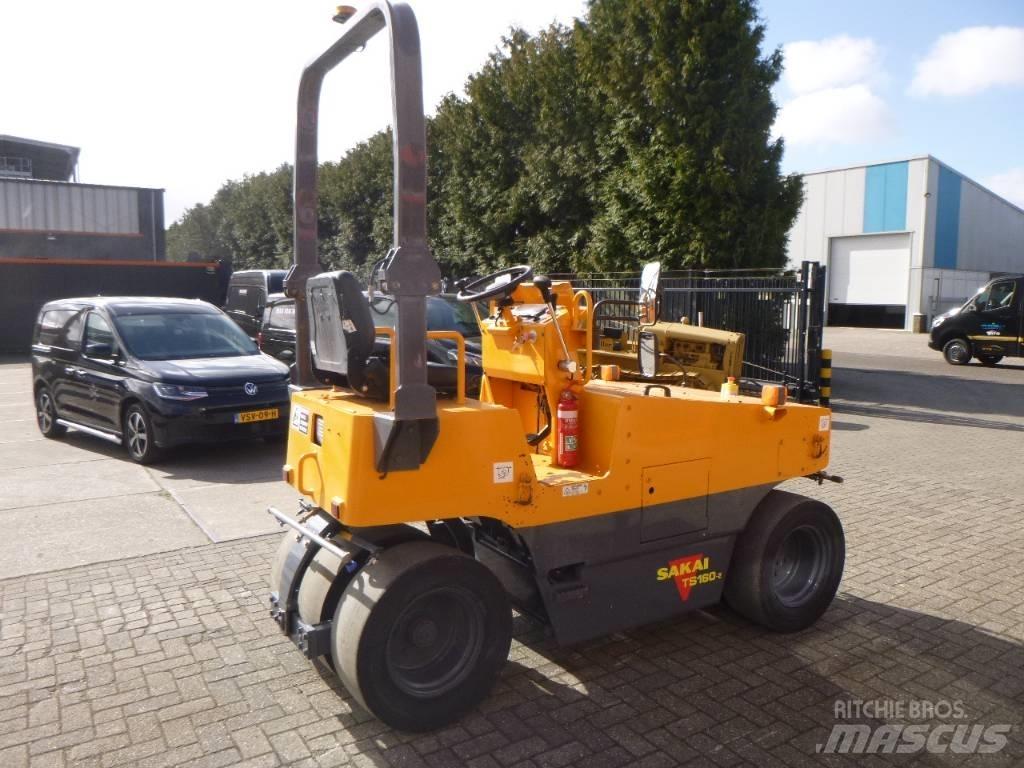 Sakai TS160-2 공기 타이어 롤러