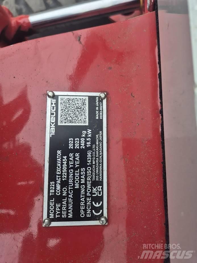Takeuchi TB 225 소형 굴삭기 7톤 미만