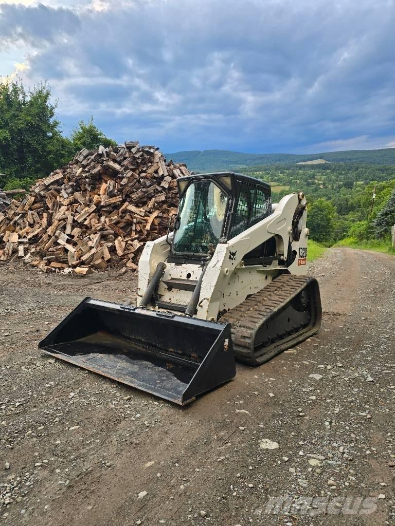 Bobcat T 320  스키드로더