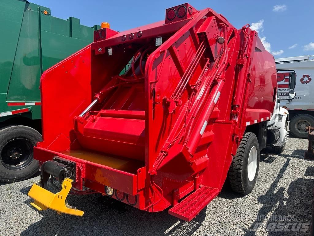 International 4300 폐기물 수거 트럭