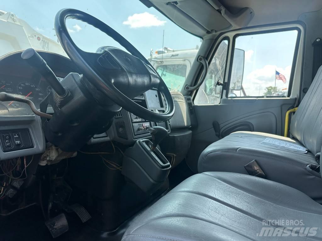 International 4300 폐기물 수거 트럭