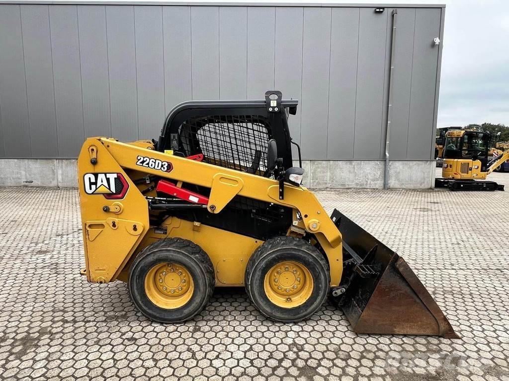 CAT 226D  스키드로더