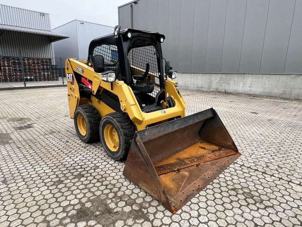 CAT 226D  스키드로더
