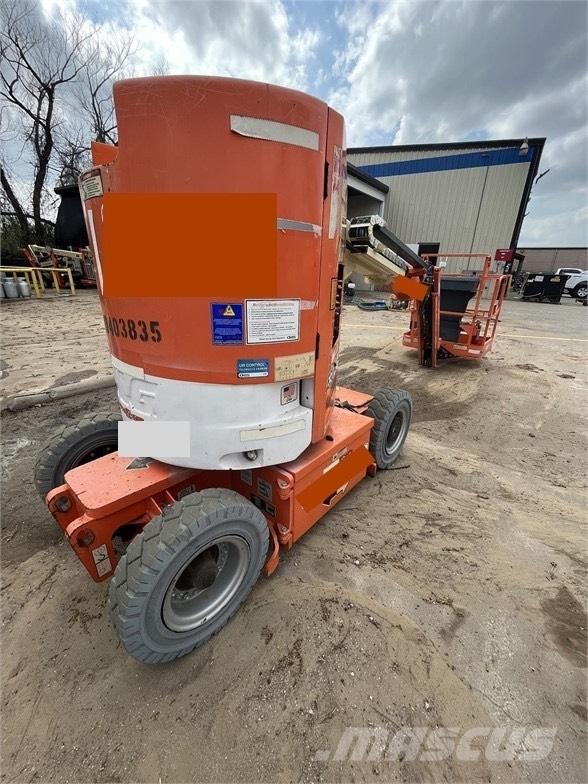 JLG E 300 AJP 가위형 리프트