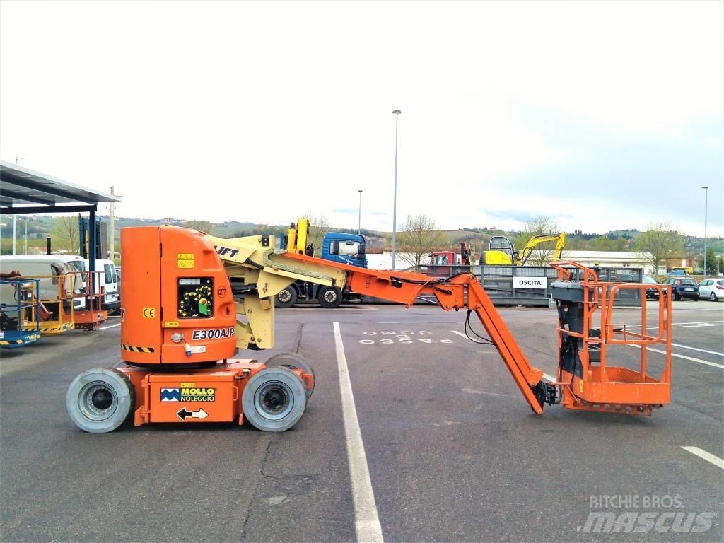 JLG E 300 AJP 관절형 전동이동 리프트