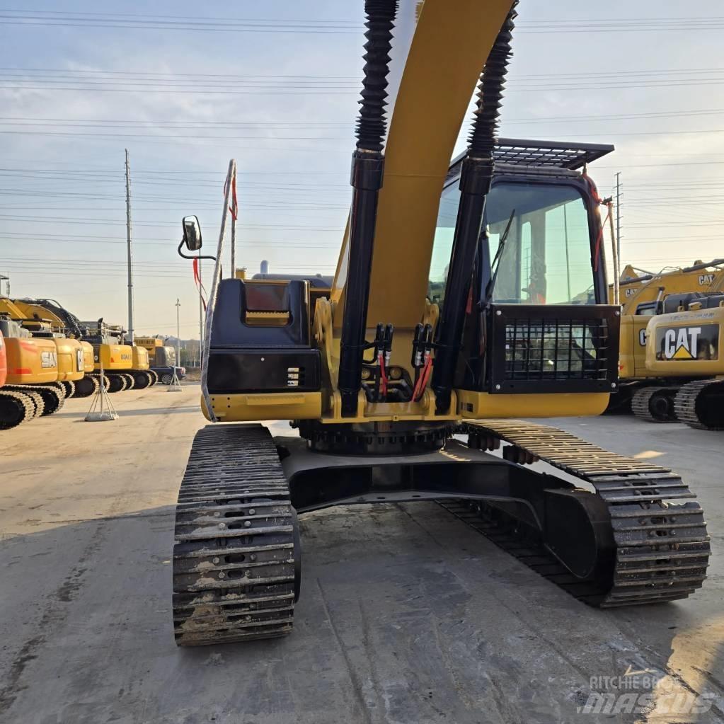 CAT 330 D2 중형굴삭기 7톤-28톤