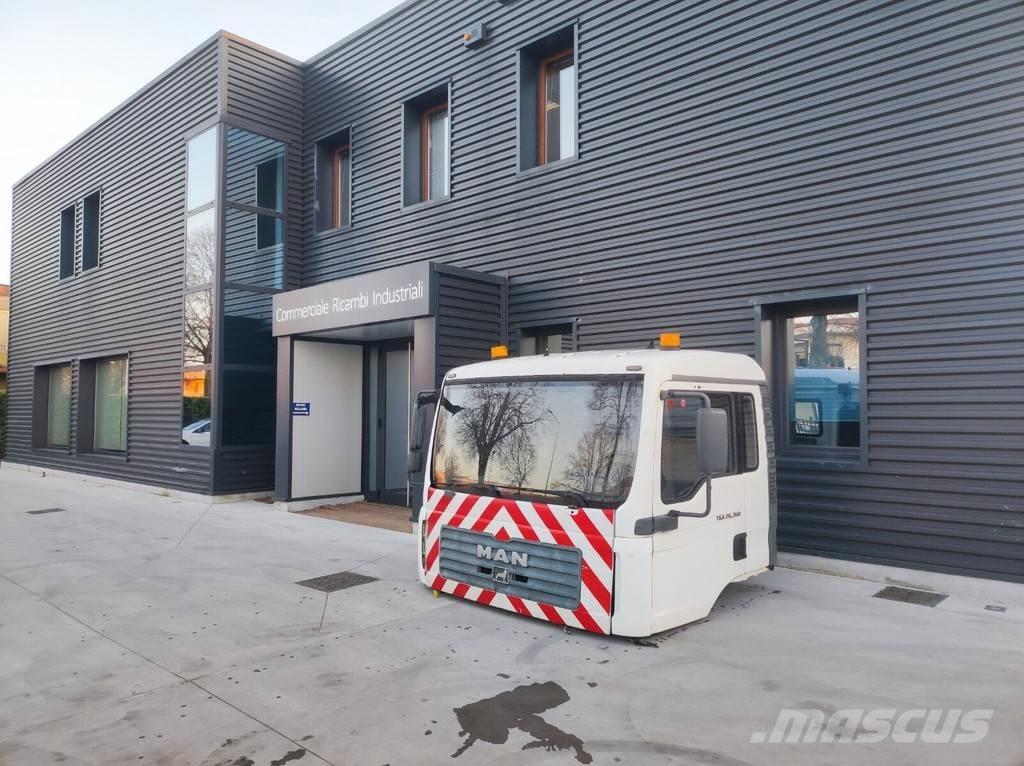 MAN MEDIUM 캐빈 및 인테리어