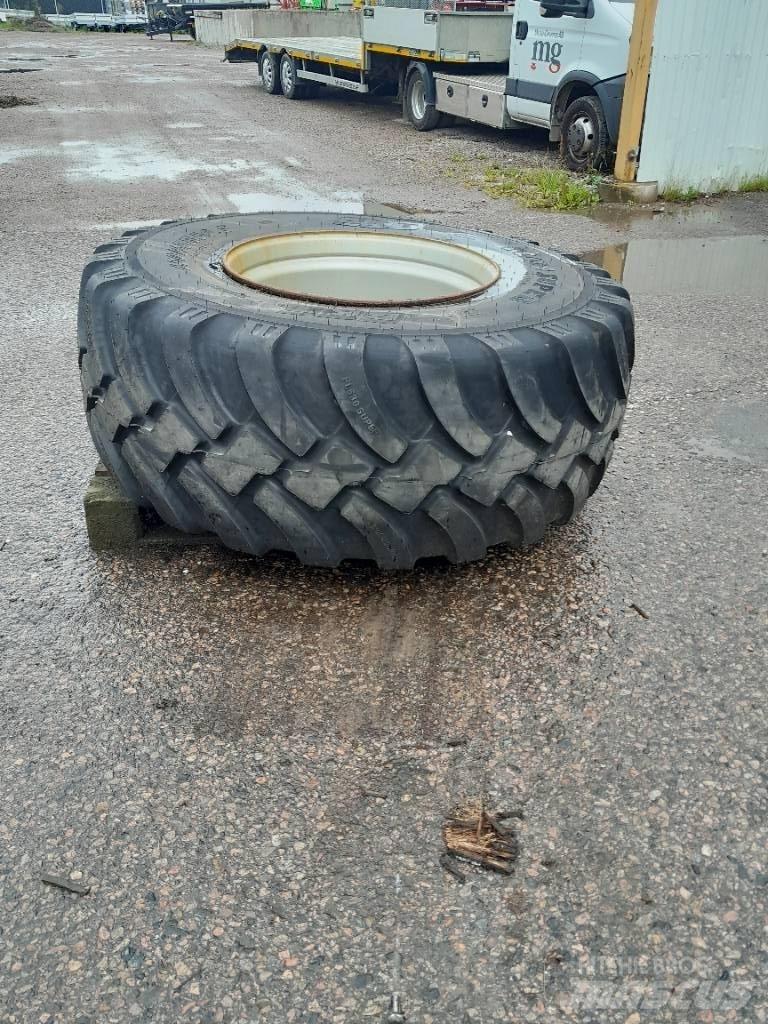 BKT 650/60R30,5 Hjul 타이어, 휠 및 림