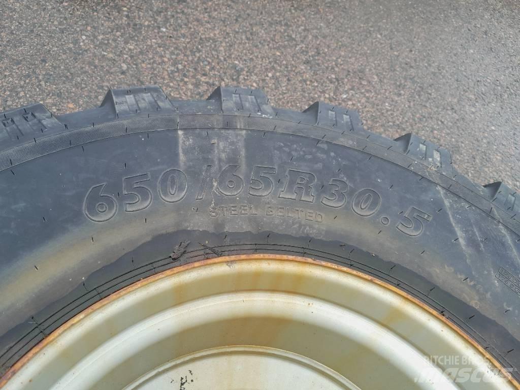 BKT 650/60R30,5 Hjul 타이어, 휠 및 림