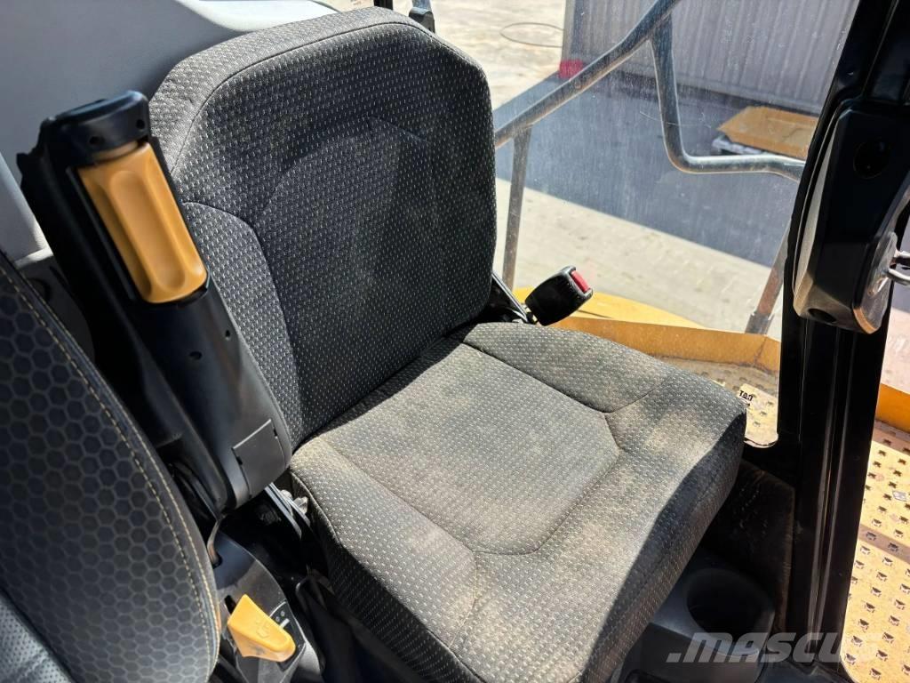 CAT 745 04A 연결식 홀러