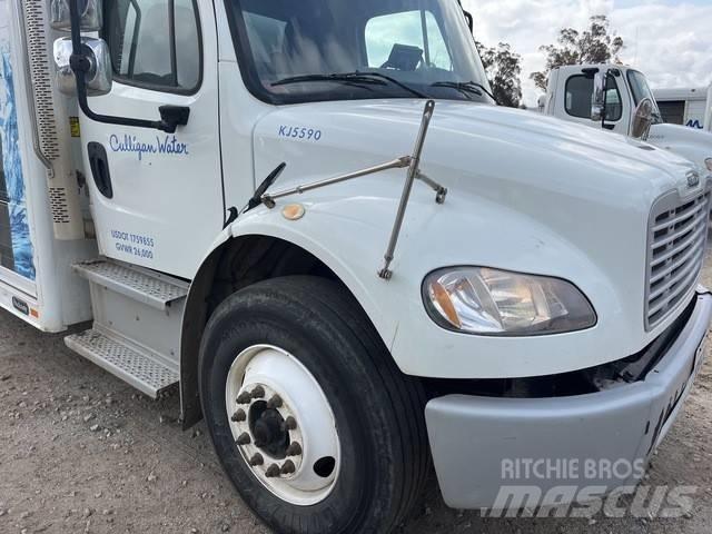 Freightliner M2 음료 배달 트럭