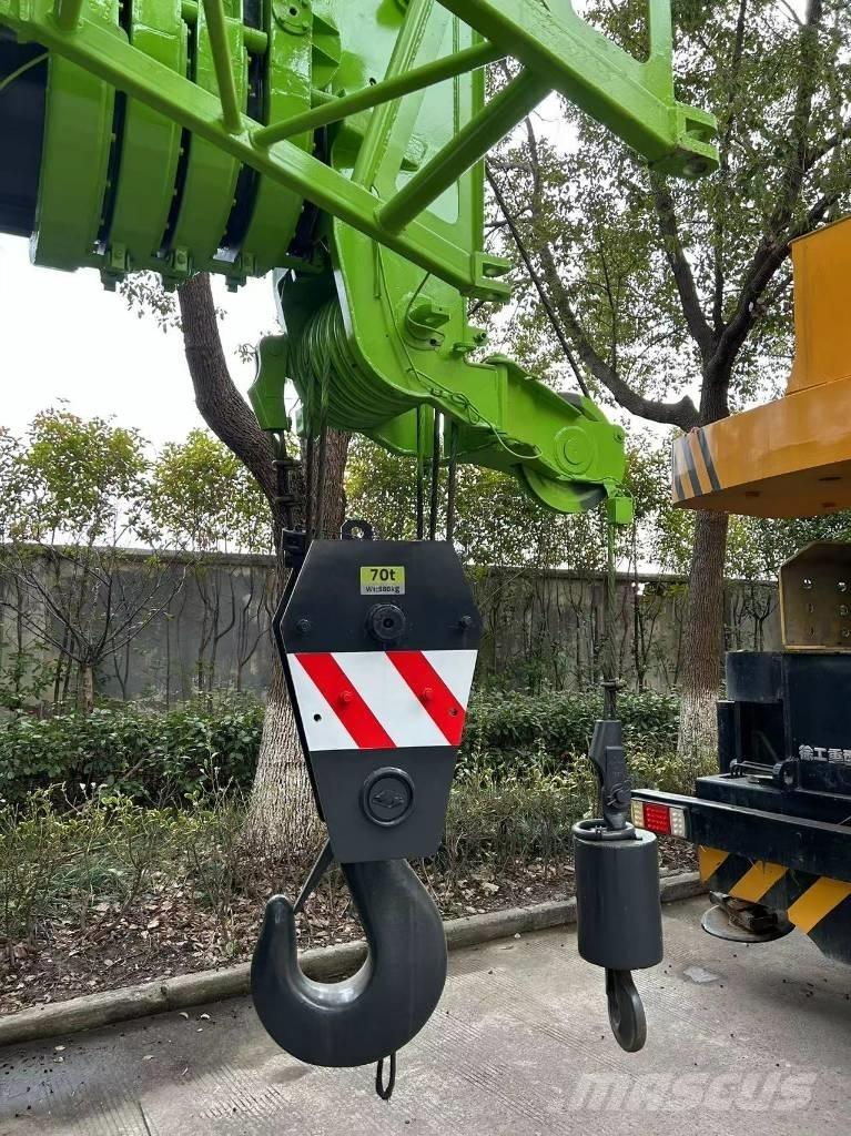 Zoomlion ZTC 700 V A/T 크레인