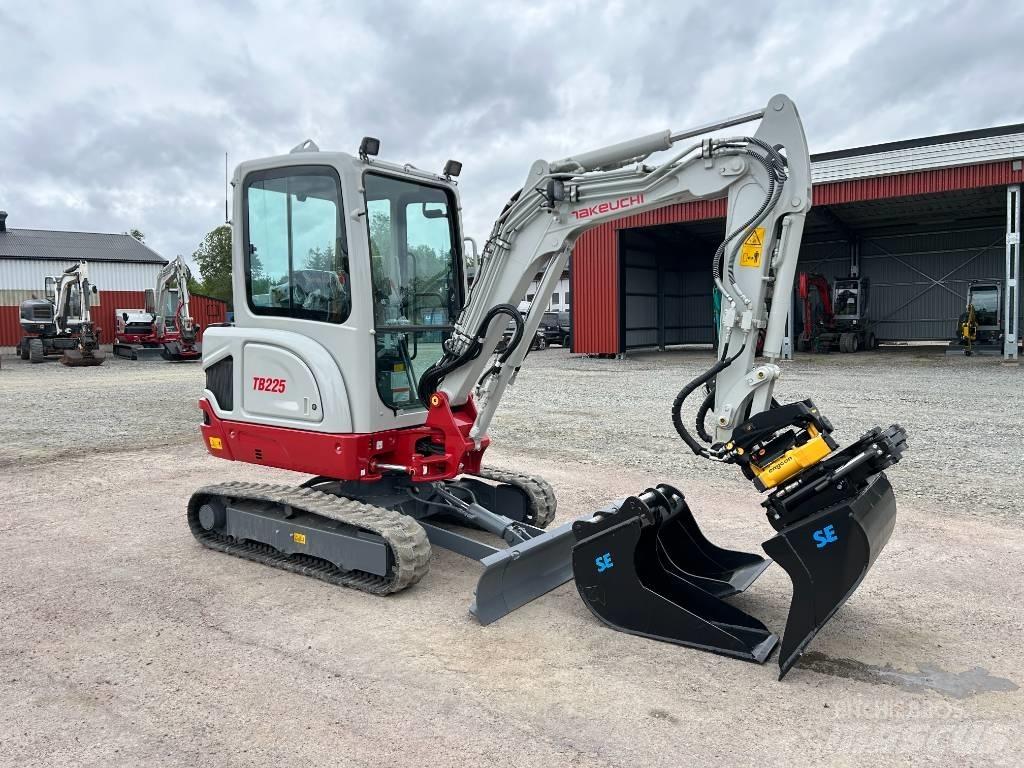 Takeuchi TB225 소형 굴삭기 7톤 미만