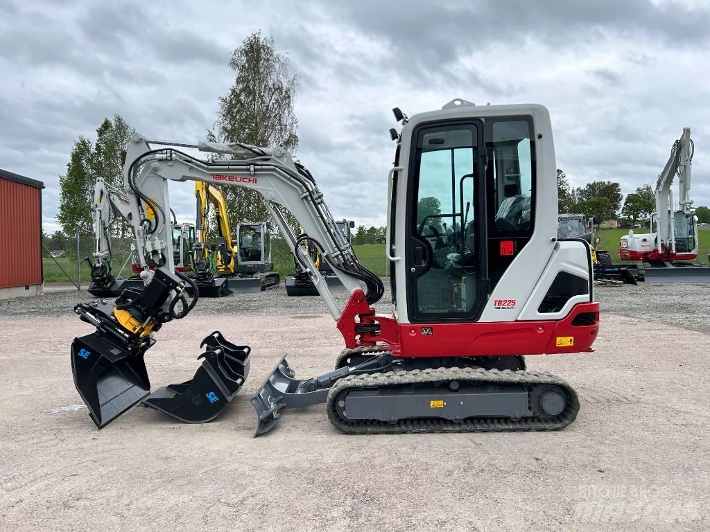 Takeuchi TB225 소형 굴삭기 7톤 미만