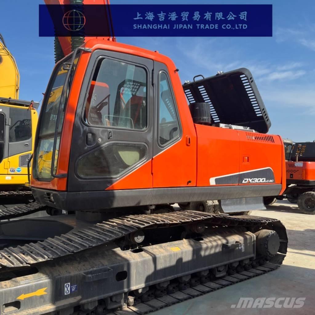 Doosan DX 300 대형 굴삭기 29톤 이상