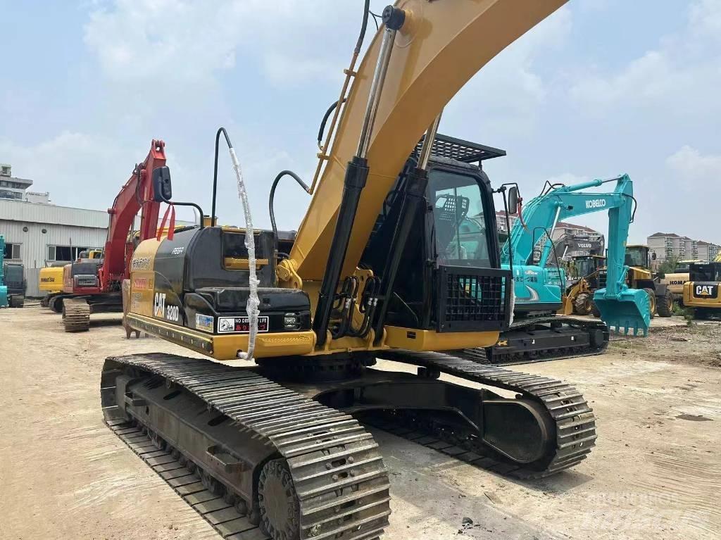 CAT 320 D 대형 굴삭기 29톤 이상