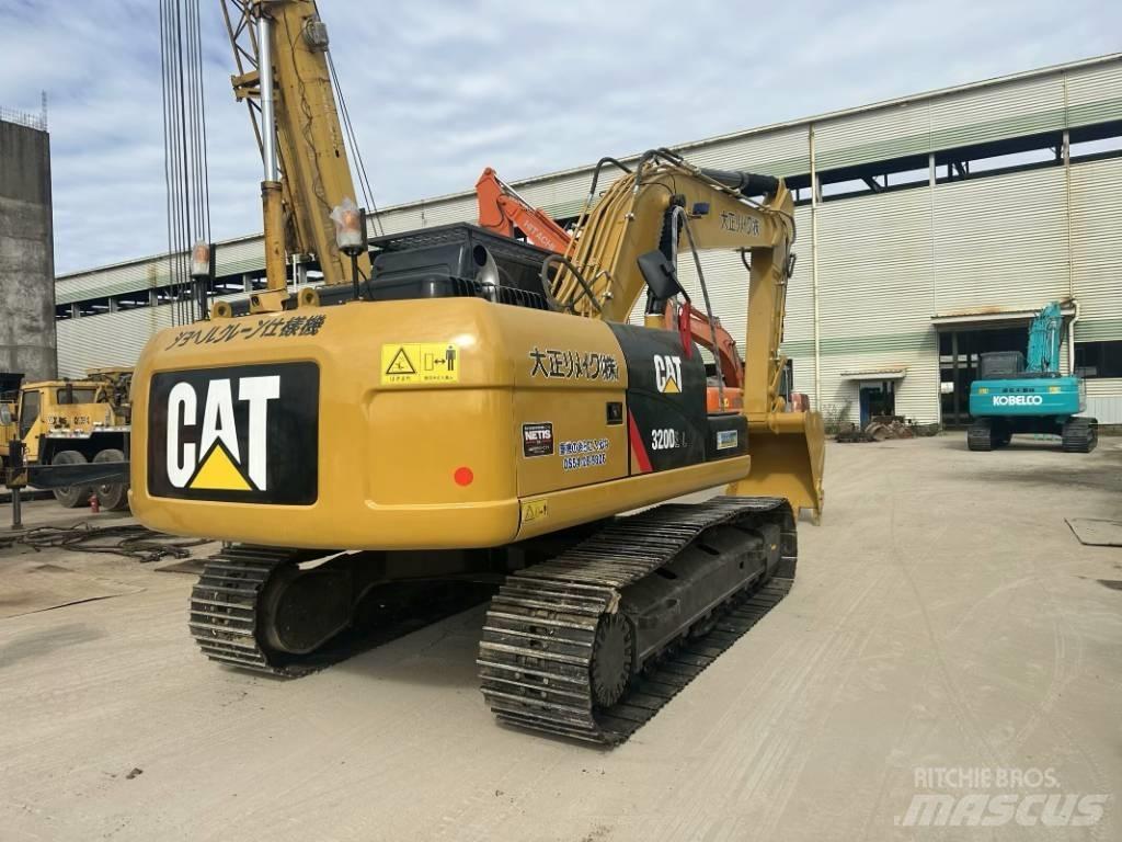 CAT 320 D 대형 굴삭기 29톤 이상