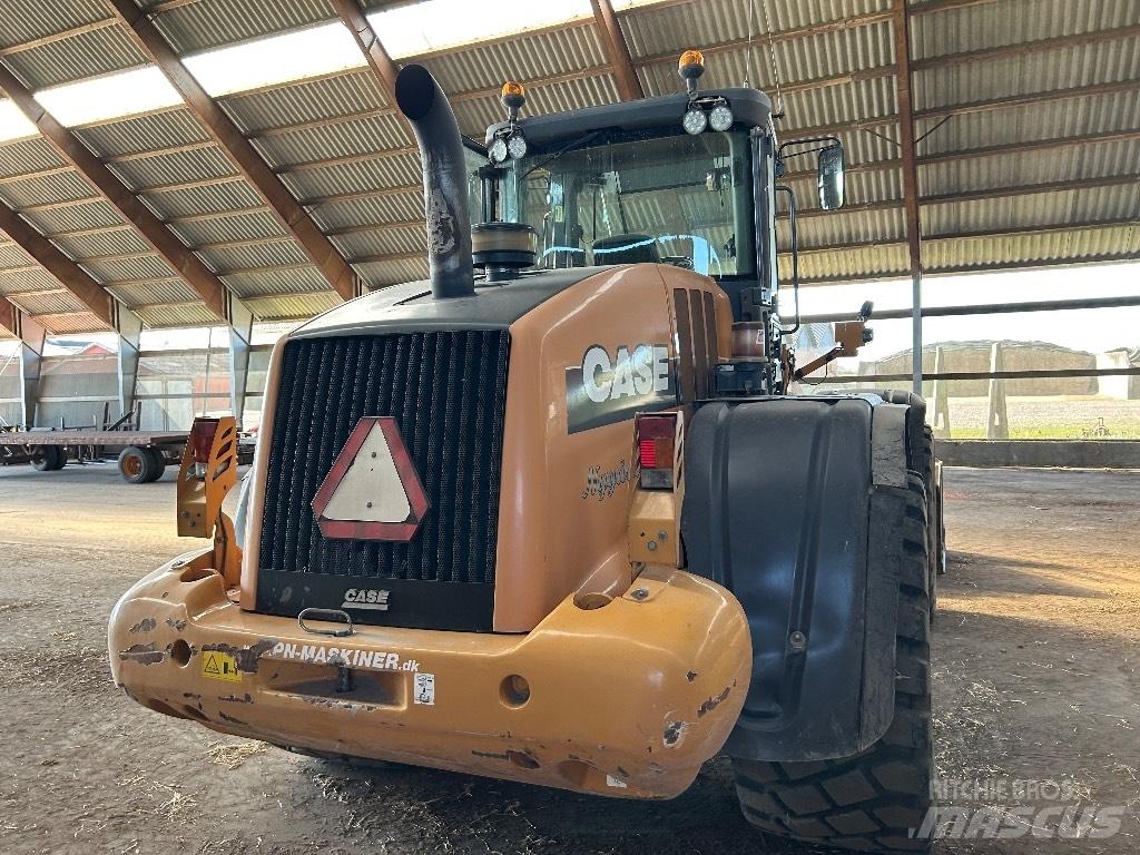 CASE 821 E  휠로우더