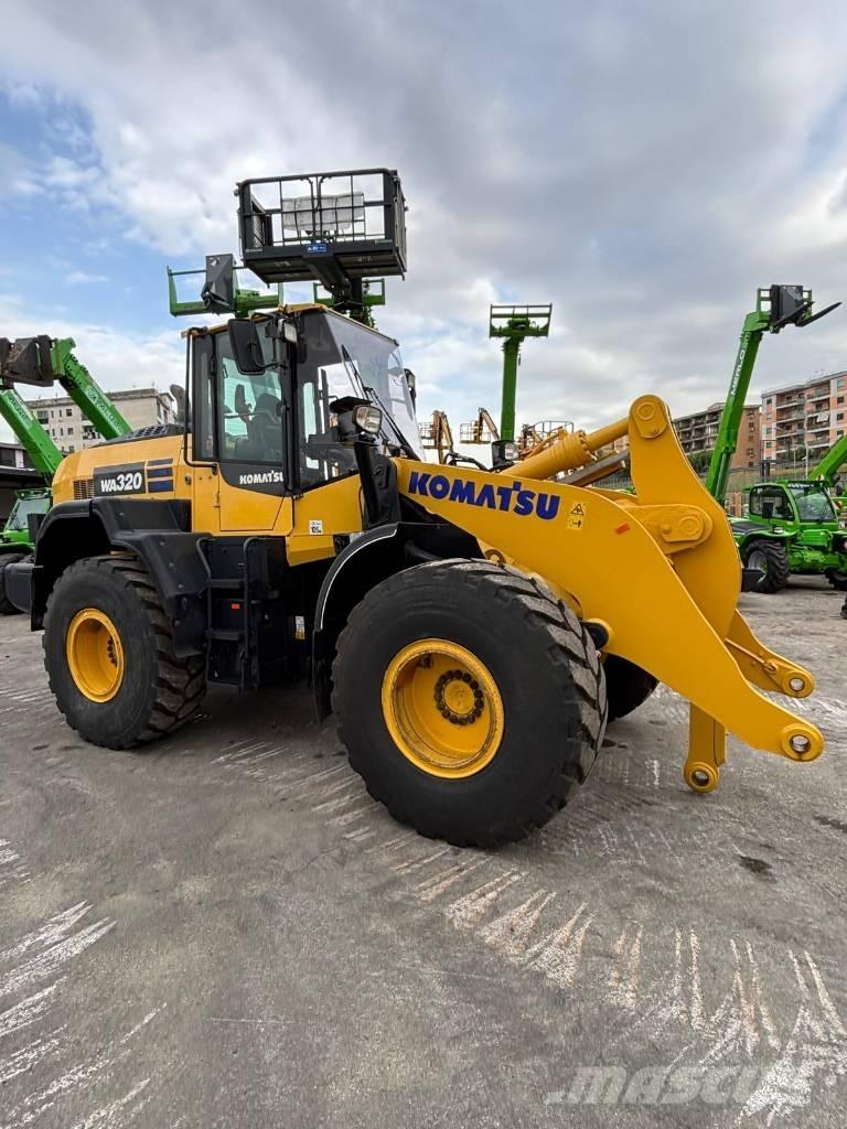 Komatsu WA 320-8  휠로우더