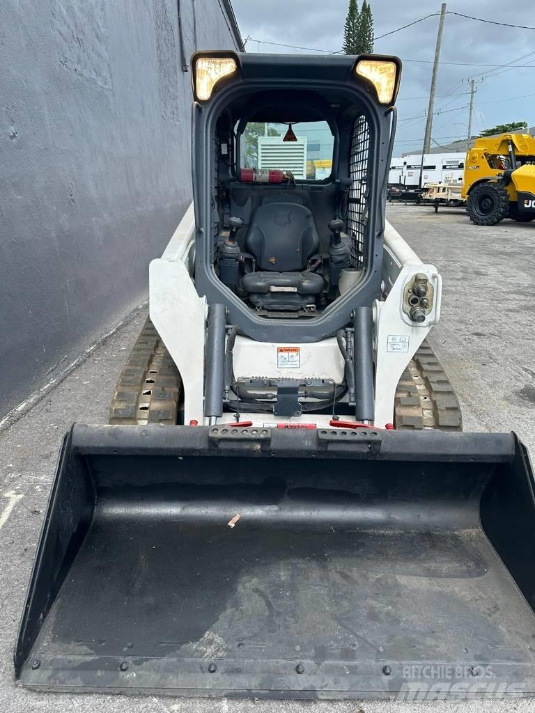 Bobcat T 550  스키드로더