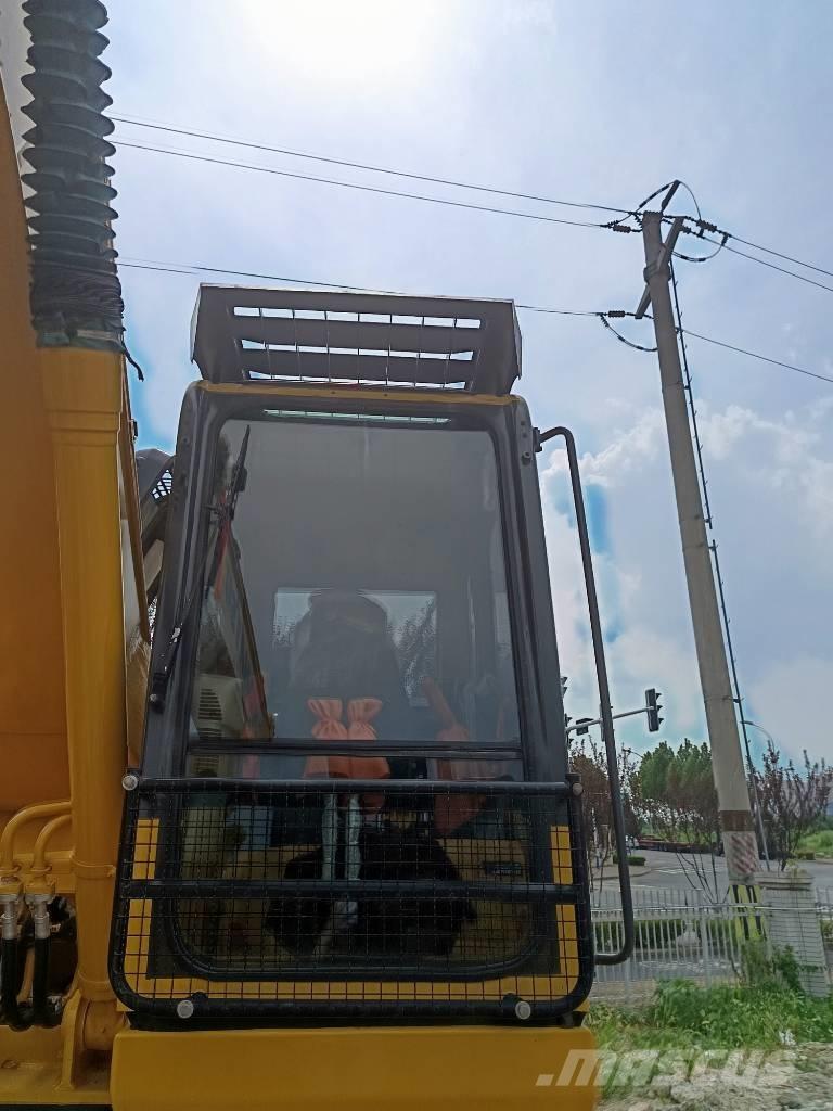 Komatsu PC 200 대형 굴삭기 29톤 이상