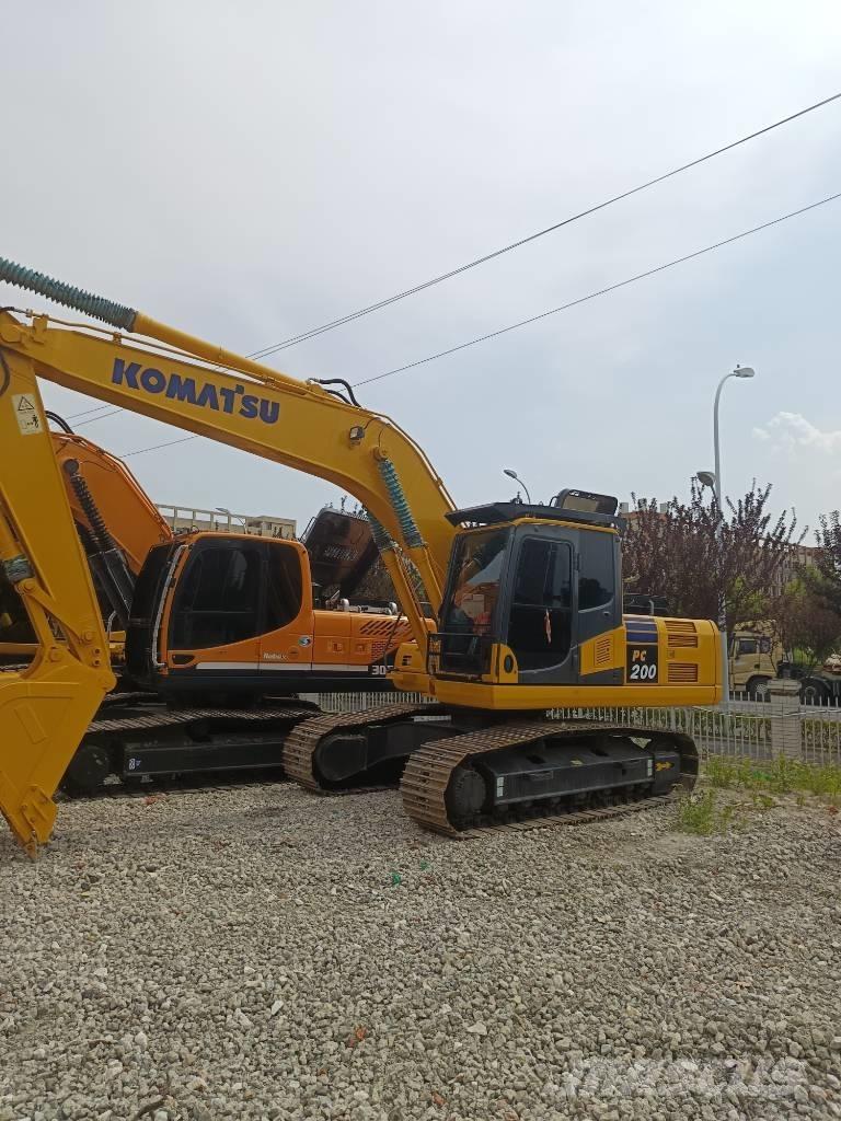 Komatsu PC 200 대형 굴삭기 29톤 이상