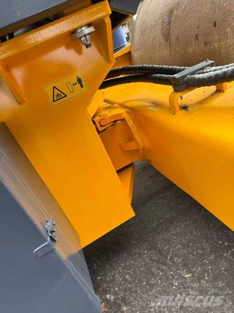 XCMG XS 223 J 싱글 드럼 롤러