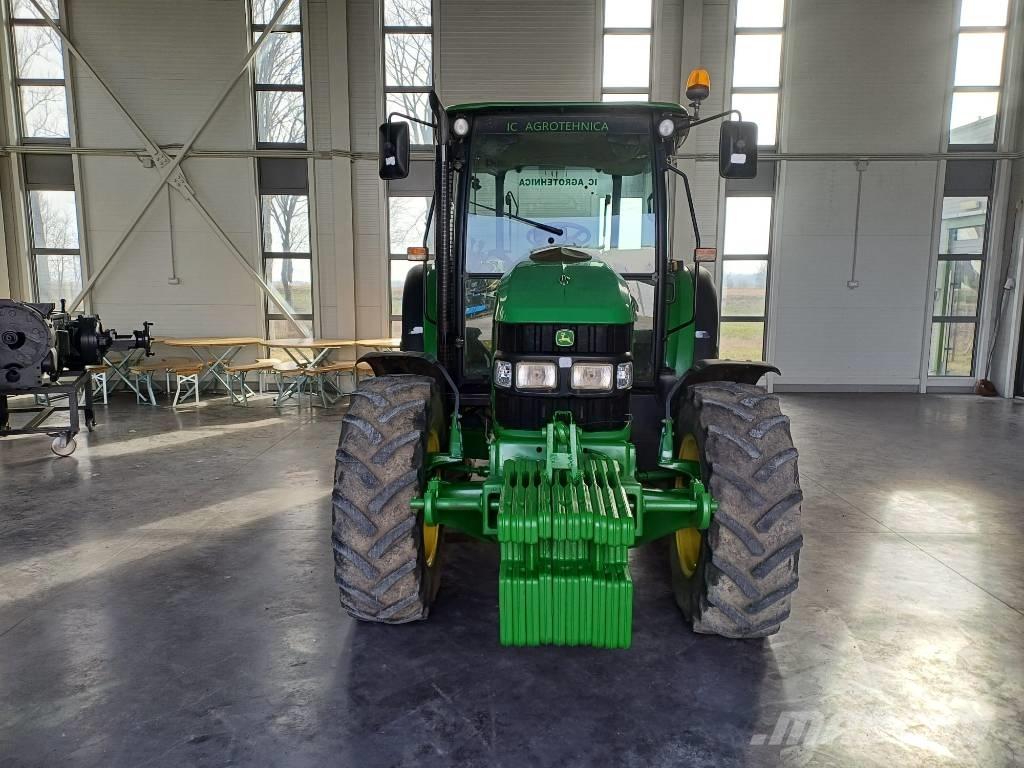 John Deere 5100 R 트랙터