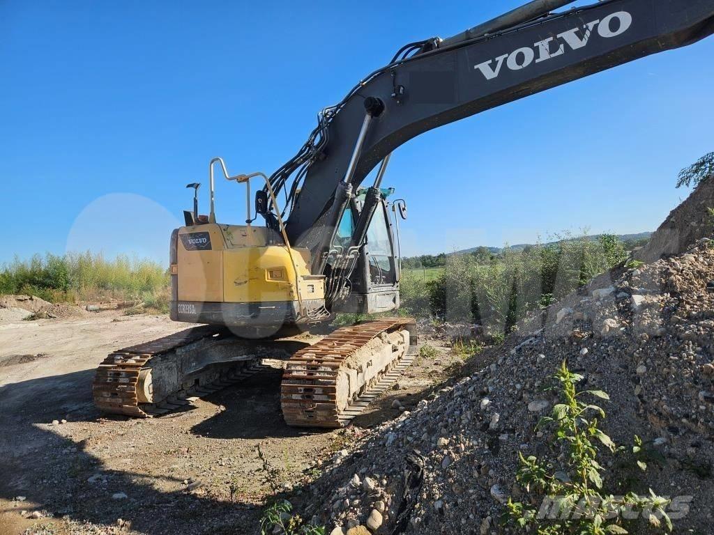 Volvo ECR 235 D 대형 굴삭기 29톤 이상