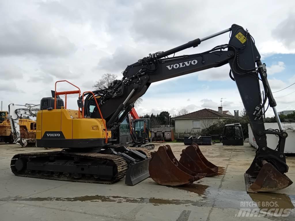 Volvo ECR235EL 대형 굴삭기 29톤 이상